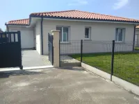 Quiet house, south facing, sleeps 6 3 Stars