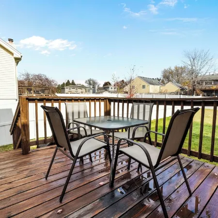 Spacious 4-bedroom house in the heart of West Omaha close to EVERYTHING