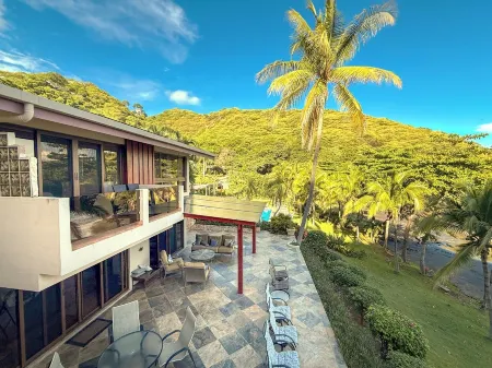 Villa Mariposa N°10 - Luxury Beachfront Escape, Private, Steps to Beach & Pool