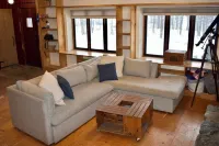 Cozy 4-bedroom chalet with WiFi, AC, fireplace in adventurous Mad River Valley