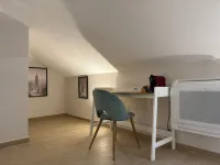 Lakefront attic fabulous, romantic