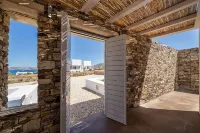 Cozy private villa to the west of the island a few meters from the sea