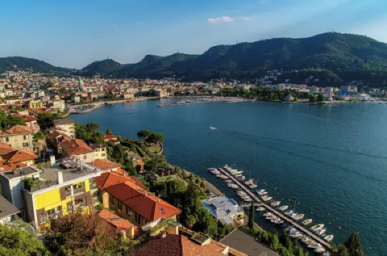 Heavenly Terrace - Hot Tub & the best view on Como Lake!