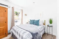 Comfort & River Views! 2-bedroom house in charming Asotin, Washington.