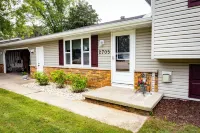 Charming Split-Level Near Lambeau
