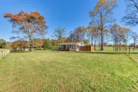 Modern Clarkesville Cottage w/ Decks & Patio! - parking