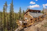 Cabin in the Woods! Pet Friendly, Private Hot Tub, Close to Breckenridge