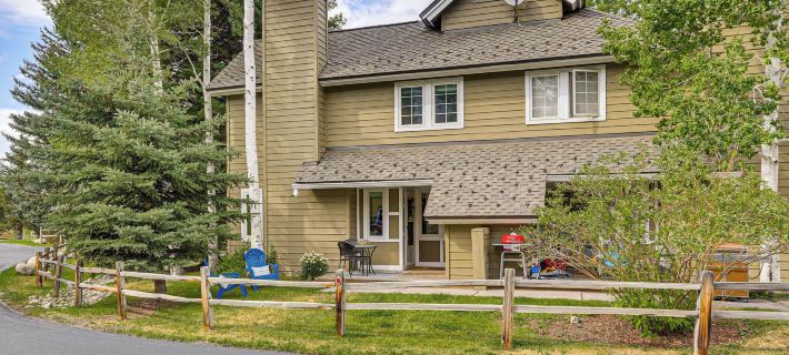 Hike, Ski and Golf Fully Renovated Edwards Townhome Hotels in Edwards
