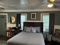 Cute Cottage-Historic District