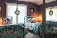 Gorgeous Views, Pool and Hot Tub, 12 mins to HB Plaza Hotels in Sonoma County