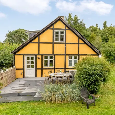 "Hughlek" - 1.5km from the Sea
