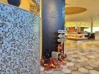 Blanchette Nanki Shirahama