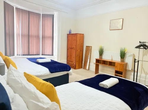 1 Bed Flat - Sleeps 5 - Parking - Wifi - 2-Star