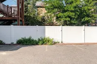 Spacious 2BR 2BA Condo & 2x Parking, Minutes from Central Sq, MIT, Harvard. Hotels in Inman Square