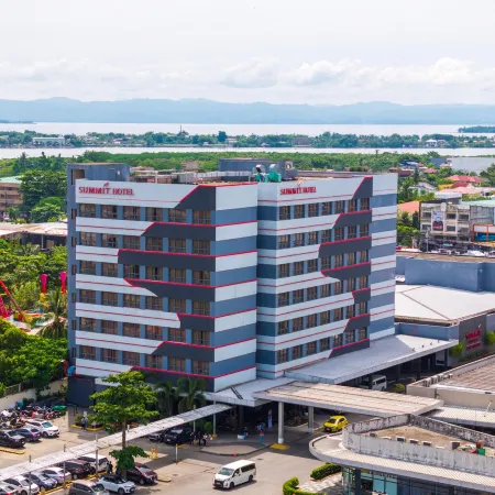 Summit Hotel Tacloban Отели рядом с достопримечательностью «Робинсонс Таклобан»