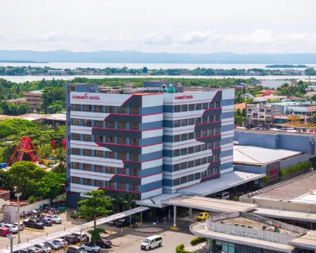 サミット ホテル タクロバン タクロバンのホテル