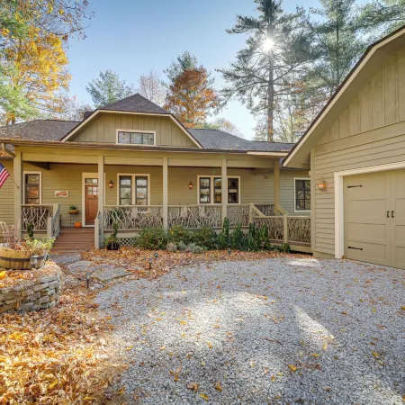 5 Mi to Sapphire Valley Skiing: Serene Family Home
