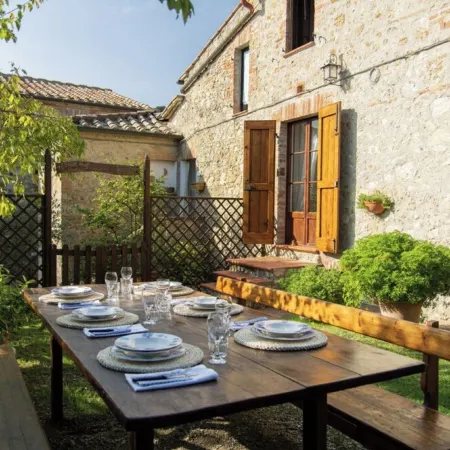 Farmhouse in the greenery of the Tuscany countryside with private pool and view