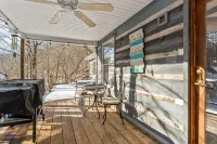 5 Minute Walk to Horse Creek Marina