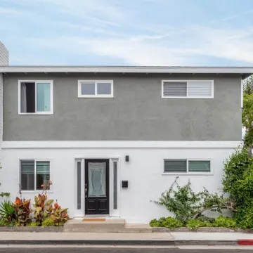 Gorgeous Casual and Comfortable Modern Home. Perfect Location Just Steps to Sand
