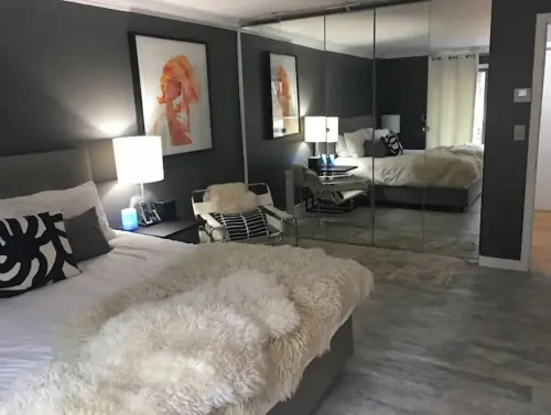 Modern Home-Near Beach/w lg Stylish Patio & HotTub, Fire Tables & Outdoor Dining
