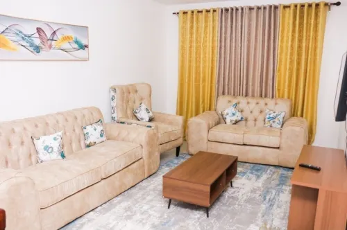 LIWANDO PL, 3BR, 2BATH @GWA, 15 MINUTES FROM JKIA, W/WIFI, NETFLIX, WASHER, ETC