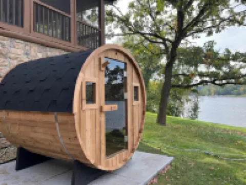 5Br Lakefront Home on Lake Louisa: Sauna, Screen Porch, Patio, Fireplace