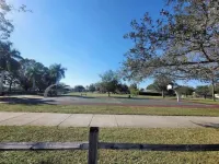 Cozy Getaway 5 Min Walk to Parks Hotels in Royal Palm Beach