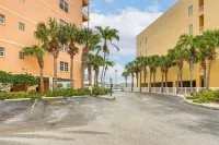 8th-Floor Penthouse, Walk to Clearwater Beach - Condos