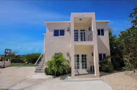 OCEAN SEACRET Luxurious views, Gated safe pool near Grace Bay beach PRIVATE CHEF