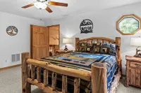 The Cabin Kingdom | Hot tub | Fire Pit