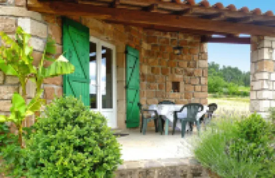 Stone cottage with shared pool, Chambonas