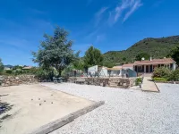 Beautiful villa with private heated pool Hotels in Roquebrun