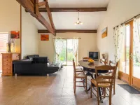 Blanquefort Nature Stay Hotels in Blanquefort-sur-Briolance