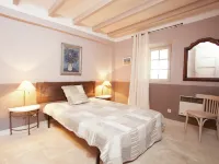 Cottage in Oppede with Pool and Garden Hotele w: Oppede