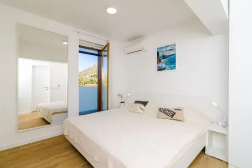 Apartment Lula - Superior Two-Bedroom Apartment with Balcony and Sea View Hotels in Orasac