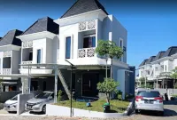 Villa Harmony Batu - Private, Homey, and Comfy Poltekad Library 주변 호텔
