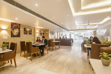 FabHotel Prime Star 17 - Nr Yashobhoomi Convention Centre Отели рядом с достопримечательностью «Indian Institute of Technology Delhi»