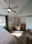 Coastal theme/wooded & large deck/fenced-in yard