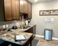 Butterfly Park Retreat #1 - Centrally located to Decorah's Top Attractions! Hotel a Decorah