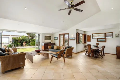 Beachfront on Waiheke - Parking