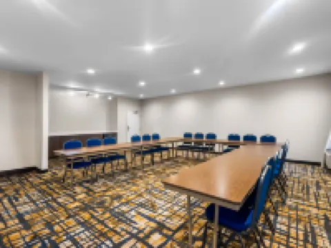 希爾頓歡朋酒店-馬里昂 馬里恩酒店