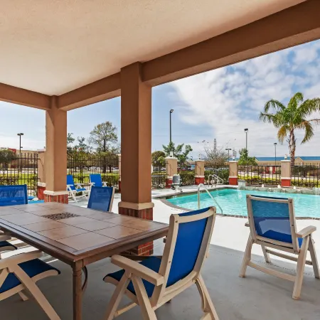 Holiday Inn Express & Suites HOUSTON EAST by IHG