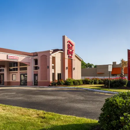 Red Roof Inn Virginia Beach - Norfolk Airport Отели рядом с достопримечательностью «Чикс-Бич»