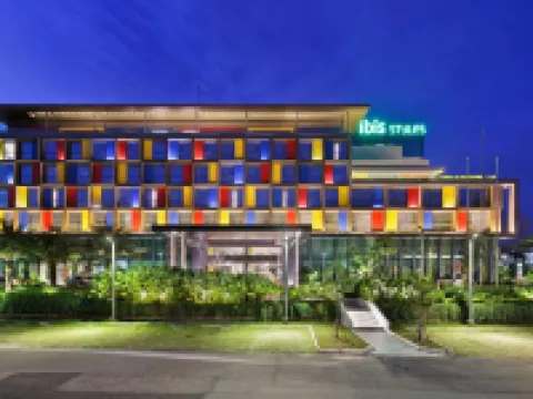 Ibis Styles Batam Nagoya Hotel dekat Gapura Bengkong Sadai