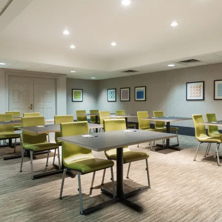 Holiday Inn Express & Suites COLUMBUS AIRPORT EAST by IHG