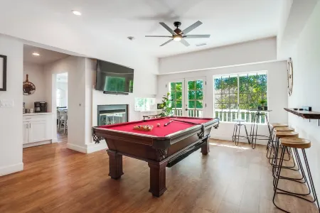 Custom 3,600sf Fallbrook Retreat: Wedding Guests•Family•Couples-Wine•Golf•Coast