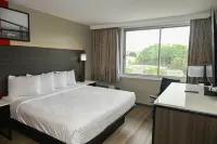 Ramada by Wyndham North Bergen Hotel a Weehawken