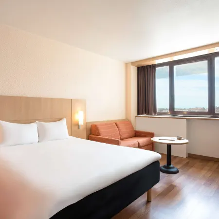 Ibis Montpellier Centre Comédie Отели рядом с достопримечательностью «Префектура»