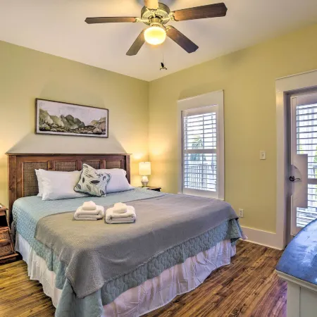 Screened Porch + Beach Access: Port St Joe Cottage